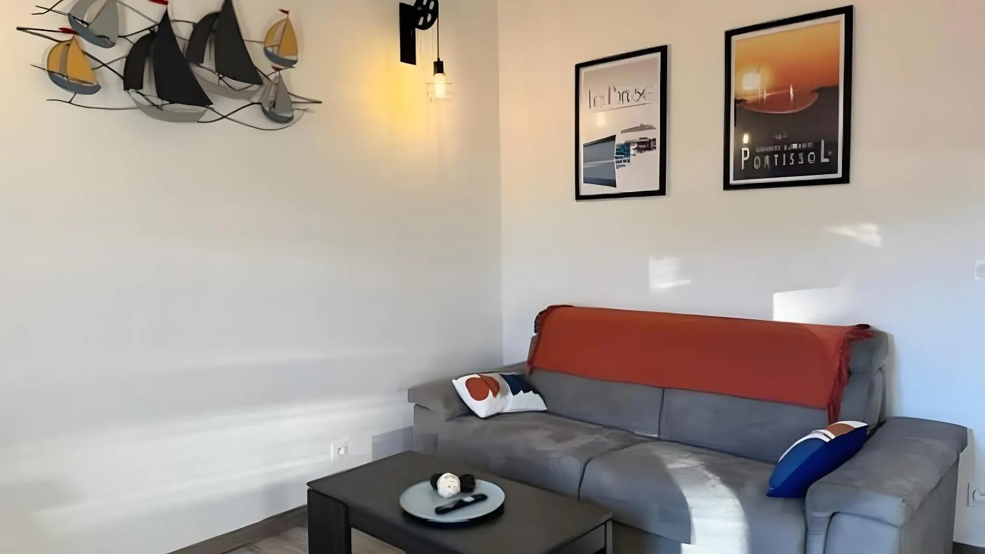T2 Lumineux Refait A Neuf Apartment Sanary-sur-Mer 0*,  France